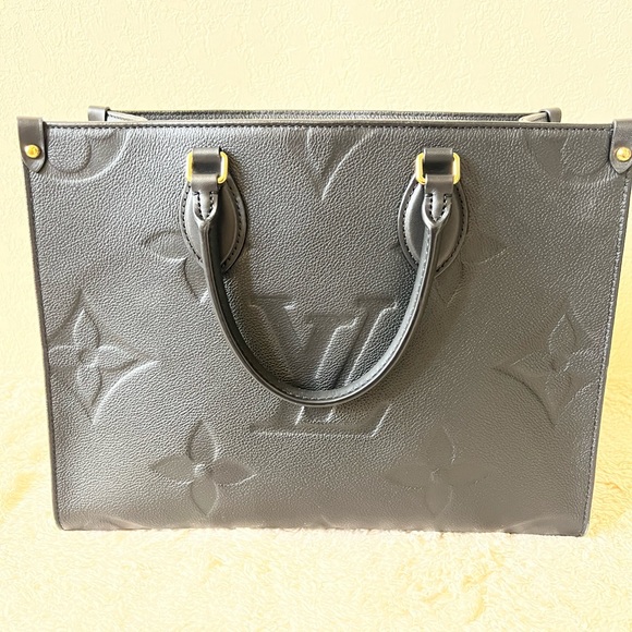 Louis Vuitton Handbags - Louis Vuitton OnTheGo MM